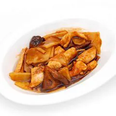Pollo con funghi e bambù